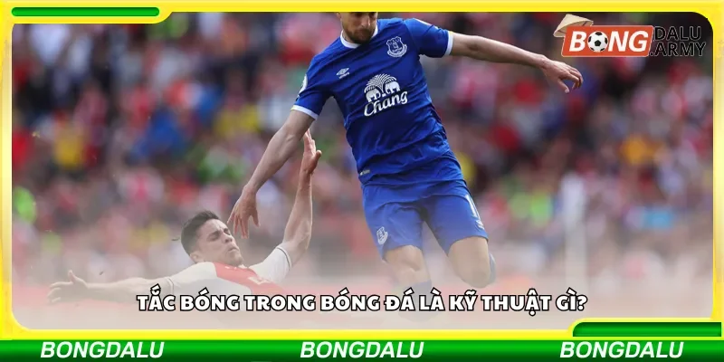 Tắc bóng trong bóng đá là kỹ thuật gì?